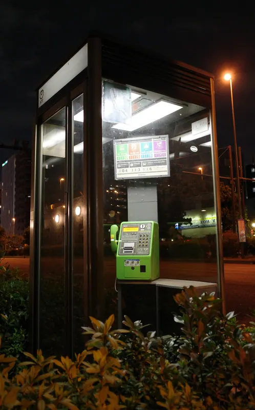 夜の電話ボックス