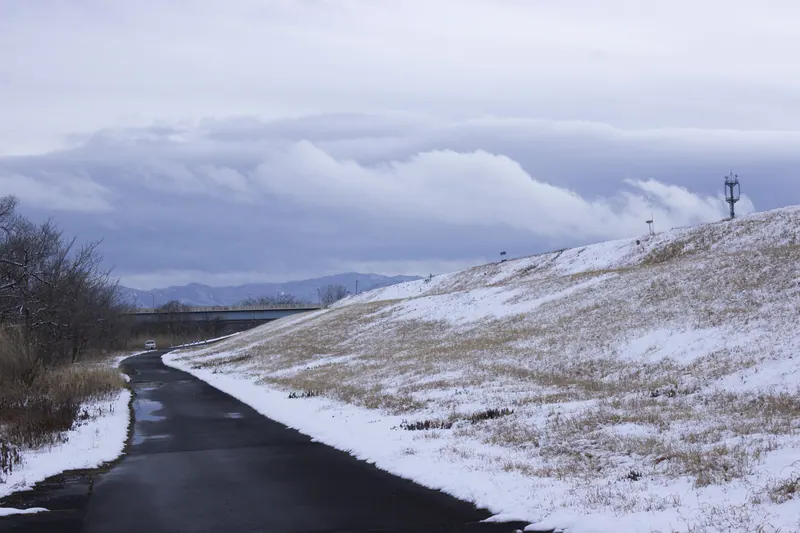 雪の河川敷