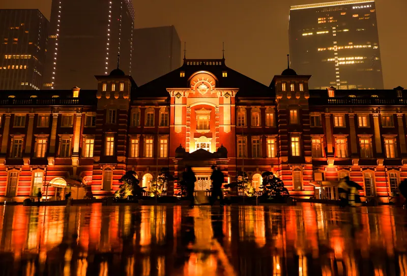 雨夜の東京駅